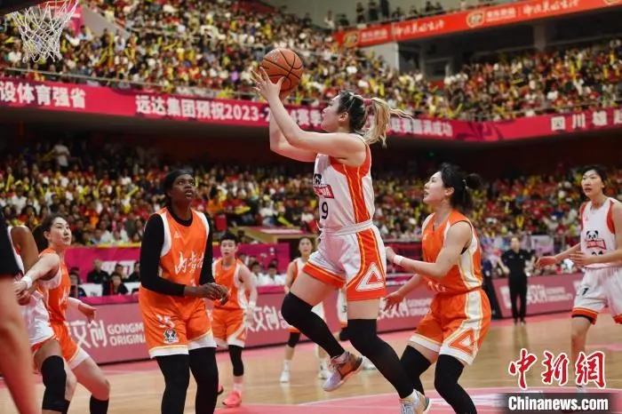 四川女篮客场卫冕WCBA总冠