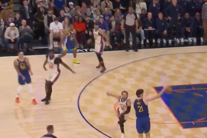 勇士客场惨败尼克斯21分逆转 桑托斯失误成关键