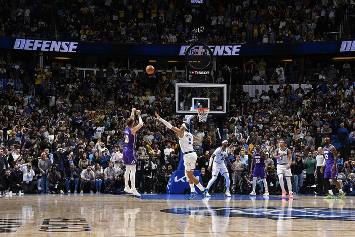 湖人绝杀魔术终结魔咒 9连胜展现蜕变