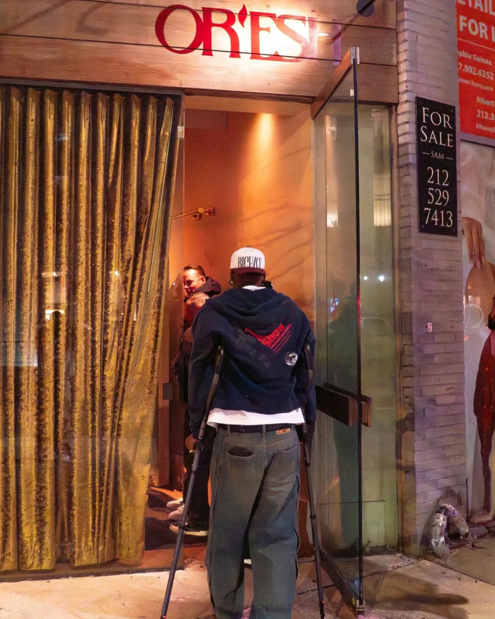 吉米-巴特勒晒场外照分享康复期积极心态