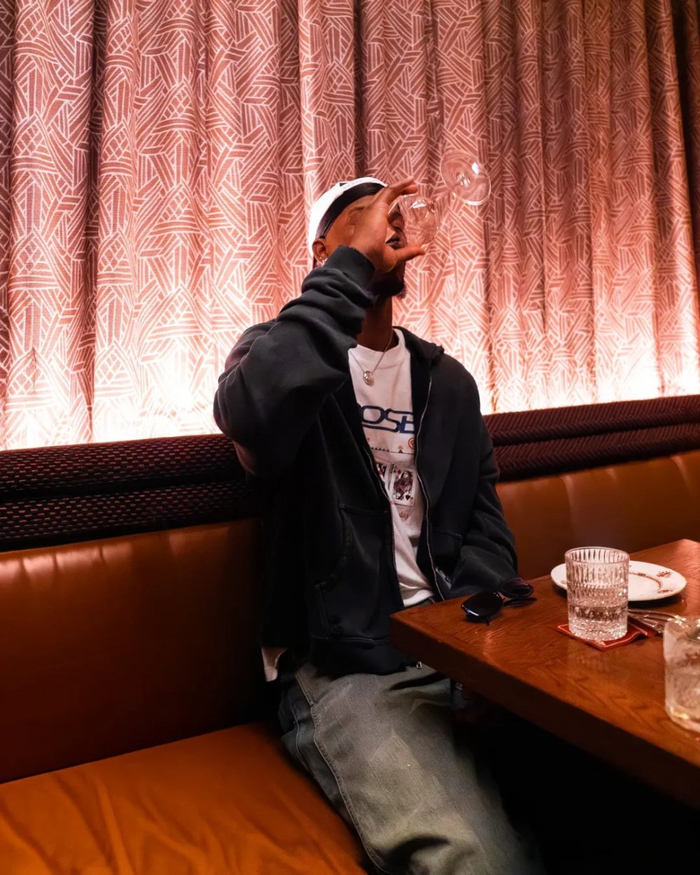 吉米-巴特勒晒场外照分享康复期积极心态