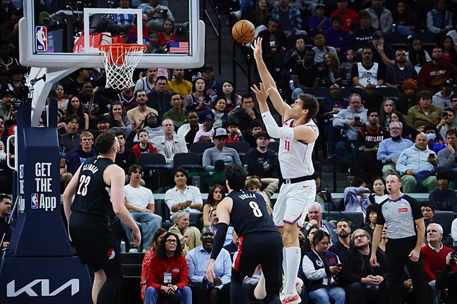 开拓者力克快船终结5连胜 洛佩斯低迷成败关键