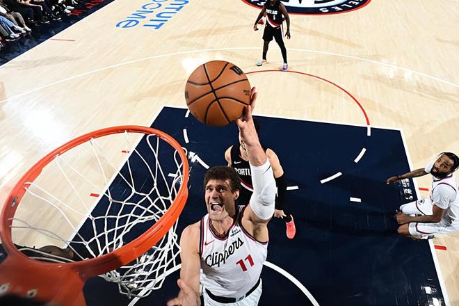 开拓者力克快船终结5连胜 洛佩斯低迷成败关键