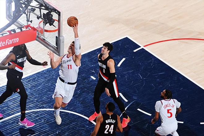 开拓者力克快船终结5连胜 洛佩斯低迷成败关键