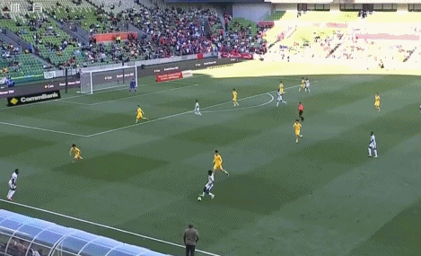 杨希两战澳大利亚贡献11次抢断 面对欧洲强敌展