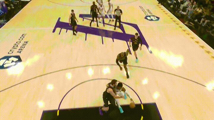 湖人轻取骑士 詹姆斯超越贾巴尔登顶历史胜场榜