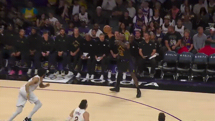 湖人轻取骑士 詹姆斯超越贾巴尔登顶历史胜场榜