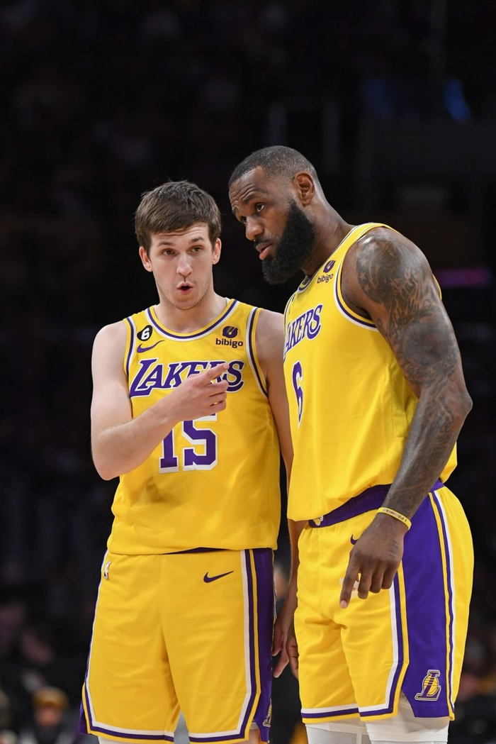 伤病潮冲击湖人 詹姆斯或