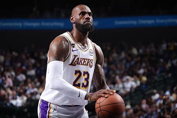 詹姆斯罚球数据持续下滑 生涯场均排名跌至历史