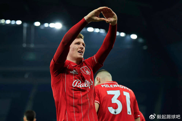 阿森纳与曼城争夺诺丁汉森林中场安德森 转会费